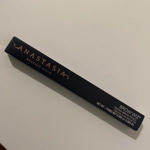 Anastasia Beverly Hills brow wiz